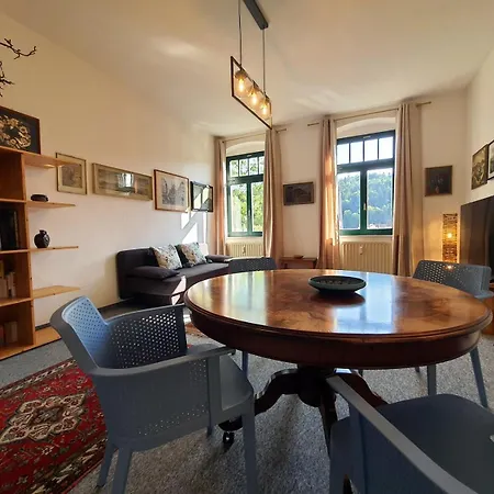 Arthouse باد سشاندو