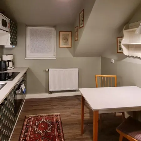 Arthouse Apartment *